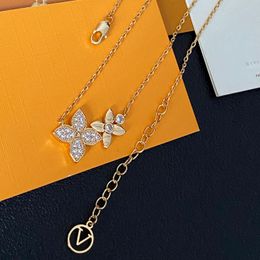 Boutique 18 km collier plaqué Brand Designer Classic Fashion Design Charming Girl Collier de haute qualité avec une boîte en incrustation en diamant de haute qualité