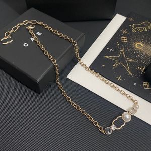 Boutique 18K Gold vergulde ketting Merkontwerper Hoge kwaliteit sieraden ingelegde ketting Charmante dames hoogwaardige cadeau ketting met doos Verjaardagsfeestje