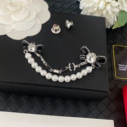 Boutique 925 Designers de broches plaquées en argent Nouveau design de mode pour les femmes charmantes épingles de bijoux de diamant de haute qualité avec boîte de vêtements de boutique cadeau