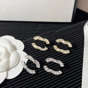 Boutique Crystal Diamond Stud Boucles d'oreilles de haute qualité Bijoux de mariage et d'anniversaire Boucles d'oreilles à la mode Nouvelles boucles d'oreilles à breloques pour femmes avec boîte