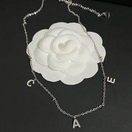 Collar de marca de diseñador boutique, cadena larga con letras chapadas en plata 925 de alta calidad, accesorios de joyería de lujo clásicos, diseño para mujer, collar de regalo de amor romántico