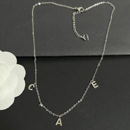 Boutique Designer Marque Colliers Haute Qualité Argent Plaqué Lettre Longue Chaîne Classique Bijoux De Luxe Accessoires Design pour Femmes Romantique Amour Cadeau Colliers