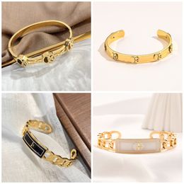 Boutique Designer Cuffs Banglie Daily Fashion Designer Bracelet ontworpen voor vrouwen 18K Gold vergulde Bangle Hoge kwaliteit Verjaardagsfeestje Gift sieraden