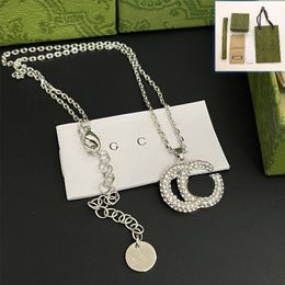 Boutique Designer Collier Style Classique Amour Cadeau Pendentif Collier Automne Hiver Nouvelle Boîte À Bijoux De Luxe Emballage Femmes Charme Collier Plaqué Argent