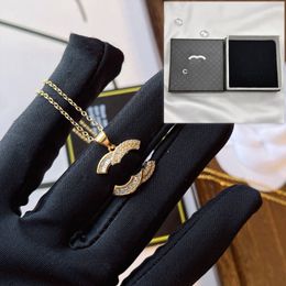 Бутик-дизайнер, новое ожерелье в подарок с любовью, брендовые роскошные ювелирные изделия, 18-каратное позолоченное ожерелье с подвеской, классический дизайн, оригинальное ожерелье с логотипом бренда