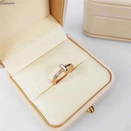 Diseñador boutique Tiffay T1 Anillo de medio diamante Plata de ley Chapado en oro rosa Pedigrí Conjunto para el hogar Anillo en T Categoría femenina