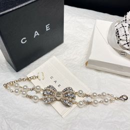 Boutique vergulde armband merkontwerper Nieuwe boogvormige armband ontworpen voor modieuze charmante meisjes hoogwaardige juwelenarmband voortreffelijke geschenken doos