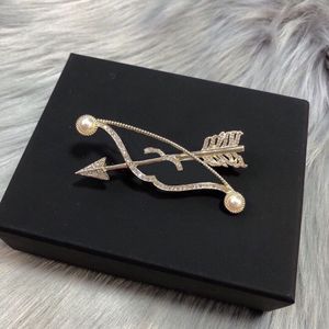 Diseñador de marca plateado chapado en oro de boutique Diseñador nuevo estilo de flecha de arco Broche de moda broche de joyas de alta calidad