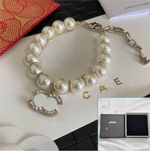 Boutique luxe goud vergulde armband merkontwerper hoogwaardige sieraden kleine hanger Bracelet Romantic Love Gift Box Boutique cadeau bruiloft