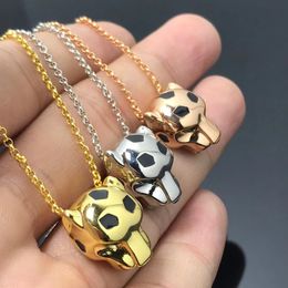 Boutique Argent 925 Pendentif en émail tête de léopard aux yeux de diamant émeraude pour femme, engagé à créer un collier pendentif de haute qualité, cadeau de fête d'anniversaire Kaka Eurasia