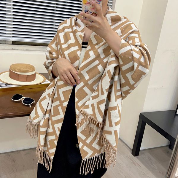 Écharpe de créateur de style boutique pour l'automne et l'hiver Confort Écharpe cadeau chaude Tissu de haute qualité Mode Pashmina Châle Noël Luxe Nouvelle écharpe