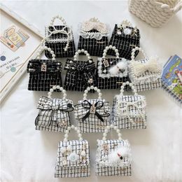 Bow Kids Pearls Handbags Sequins Luxury Princess Robe Accessories Small Coin Purse Tote Filles Crossbody Chain Chain Sacs 240520