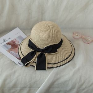 Casquettes de plage respirantes avec ruban à nœud Crème solaire Chapeaux de paille légers Chapeaux à large bord pliables