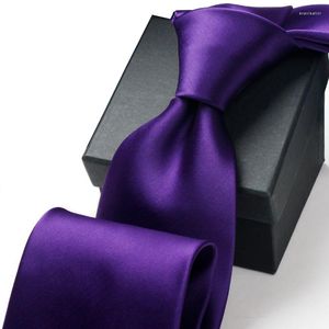 Bow Ties 2022 Men Designers Fashion 7cm Engeland Business Casual Neck Tie Solid Color Wedding Party Bruidegom met geschenkdoos