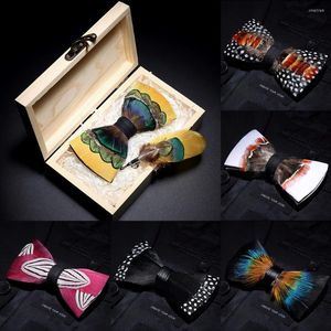 Bow Ties 2022 Originele ontwerp Tie Feather Exquisite Handmade Hen's Broche Pin Houten Gift Set Wedding Party