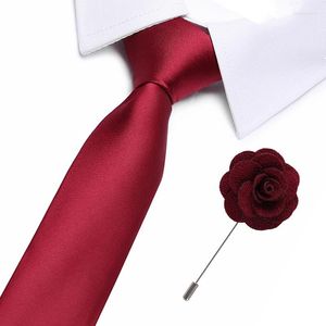 Cravates d'arc 2022 Cravate rouge vin pour hommes Cravates en soie Designers Mode Hommes 7.5cm Marine et fête de mariage rayée