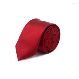 Bow Ties 2023 Copie Silk Men's Slim Tie Polyester pour hommes de nombreuses couleurs Fashion Narrest Neck Mouding Party