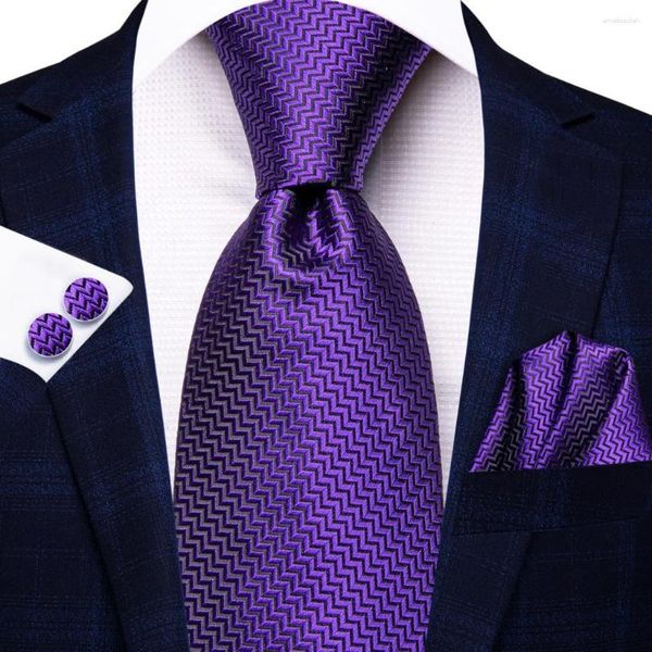 Bow Ties 2023 Cravate-cadeau pour hommes nouveauté pourpre une marque de mode solide de mariée en croisement