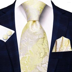Pajaritas 2023 Corbata floral de champán amarillo para hombres Regalo Marca de moda Fiesta de boda Corbata Handky Gemelos Venta al por mayor Diseñador de alta corbata