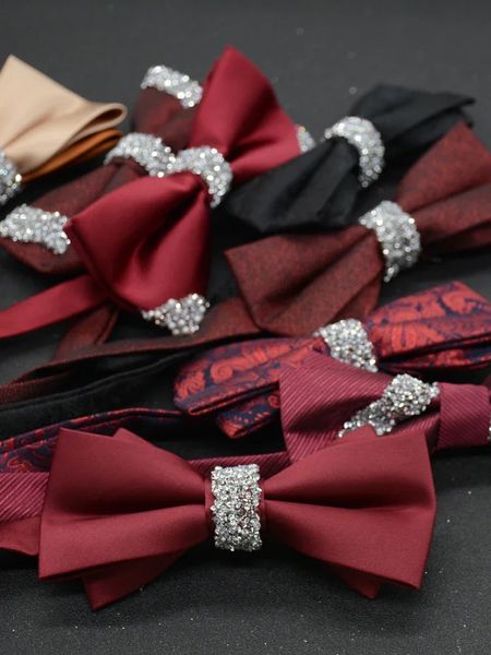 Noeuds papillon Bowtie Mâle Mariage Marié Bridesman Vin Rouge Diamant Version Coréenne Mariage Bowtie Brotherhood Robe Mode Britannique 231202