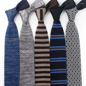 Bow Ties Brand Hoge kwaliteit Herenmode 6 cm gestreepte slanke gebreide nekbindingen Casual Britse stijl Ntransheid voor mannen met geschenkdoos