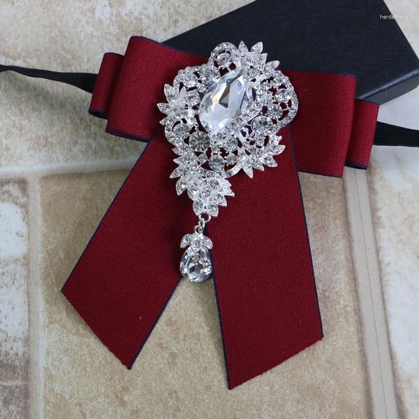 Pañuelos de lazo Hombres británicos Vacaciones Regalo Corbata Mujeres Fiesta de lujo Negocio Boda Cravat Chic Bling Crystal Rhinestone Corbata Cinta Bowtie