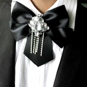 Bow Ties British Mens Bow Tie Gland Strass Ruban Collier Fleur Business Banquet Dîner Hôte Costume Chemise Bowtie Bijoux Cadeau pour Hommes Y240329