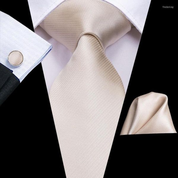 Corbatas de lazo Champán Marfil Seda sólida Corbata de boda para hombres Handky Gemelos Regalo Corbata Diseñador de moda Fiesta de negocios Dropship Hi-Tie Fred22