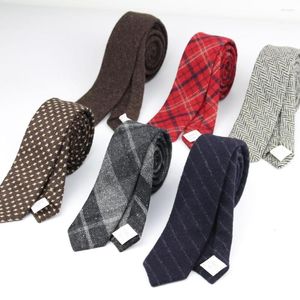 Pajaritas Corbata de lana de lujo comercial Color clásico Dick Corbata de invierno Corbatas cálidas para hombre Diseñador Estilo europeo hecho a mano