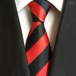 Bow Ties Fashion Stripe Black Red Skinny Silk Neck Tie pour hommes Suit Mens Slim Coldie Business Cravats 8 cm de largeur