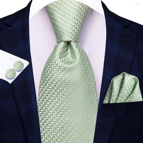 Cravates d'arc cadeau hommes cravate rayé vert design mariage de soie pour handky bouton de manchette ensemble salut-cravate fête affaires mode en gros