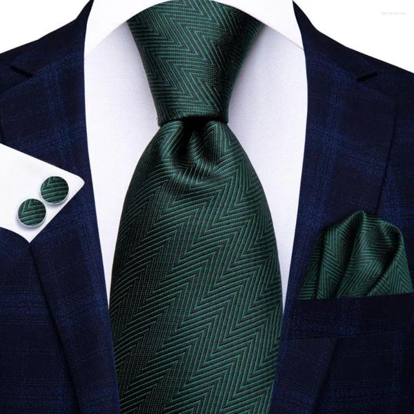 Noeuds papillon Hi-Tie Designer Noël Vert Solide Cravate Soie Cravate élégante pour hommes Marque de mode Fête de Noël Handky Bouton de manchette en gros