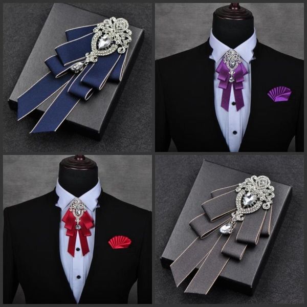 Pajaritas de alta gama Moda Diamond Tie Padrinos de boda Accesorios de collar Rose Broche Toalla de bolsillo Conjunto cuadrado Regalos para hombres