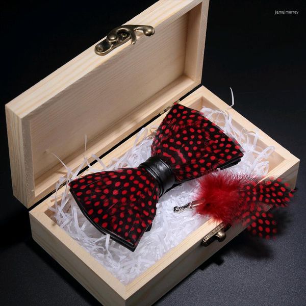 Nœuds papillon Jemygins Original Black Red Dot Plume Fait à la main Cravate Mode Cuir Bowtie Broche Broche Coffret cadeau pour hommes fête de mariage