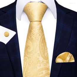 Cravates d'arc de luxe Gold Floral Soie Jacquard Tissé 8cm Cravate Set Mouchoir Boutons de manchette Accessoires de fête de mariage Cadeau en gros Drop