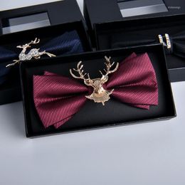 Fliege Herrenkleid Einfarbige Krawatte Doppellagiges Design Flacher Kopf mit Diamant Handgefertigtes einfarbiges Hirschweinrot