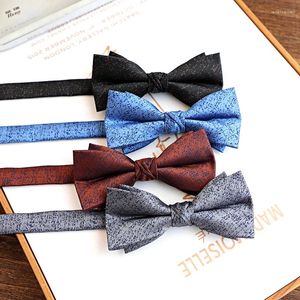 Bow Ties Men Adulte Bowtie Couleur solide classique Fashion Wedding Party Formel Satin Ajustement Coup Tie Couche masculine Coussins Gift pour hommes