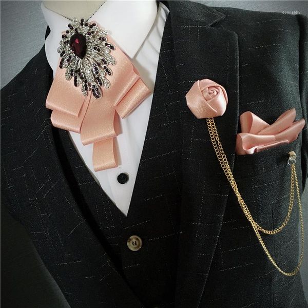 Pajaritas Corbata para hombre Corsage Conjuntos de toallas de bolsillo Vestido coreano británico Traje Joyería Diamantes de imitación de lujo Accesorios de boda para hombres Conjunto de 3 piezas