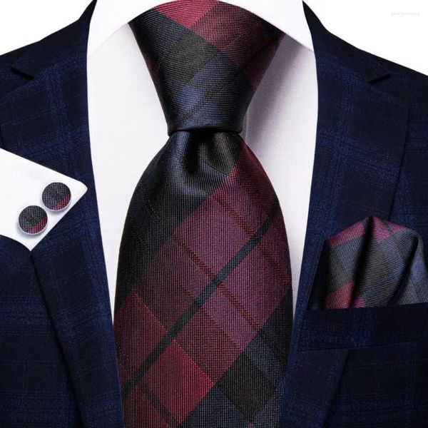 Cravates d'arc Bleu marine Bourgogne Plaid Soie Cravate de mariage pour hommes Handky Cufflink Cadeau Cravate Fashion Business Party Dropship Hi-Tie Design