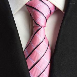 Bow Ties Necclues de soie rose pour hommes Marriage Forme Forme Business Femmes Modèle Stripe Patter