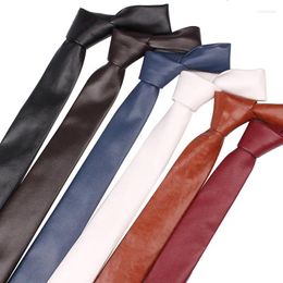 Papillon in pelle PU per uomo cravatte casual 5 cm moda sottile tinta unita cravatta da uomo cravatta da uomo d'affari
