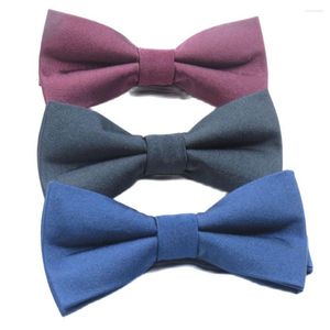 Corbatas de lazo Corbata de seda Clásico de moda Traje de negocios de los hombres negros Corbata de lazo rojo vino Hombre Boutique Corbata azul marino
