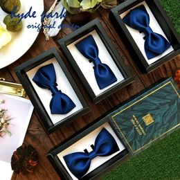 Bow Ties Solid Color Hoge kwaliteit Business Wedding Office Wedding Officiant Bruidegom Man Navy Blue Cravat Bow Tie 231128