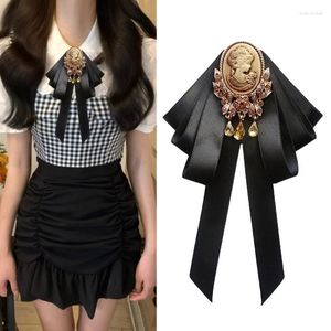 Bow Ties Vintage Lady Portret Bowtie Booch Pin Vrouwen Student Uniform Pre-gebonden stropdie Clip Sieraden Bowknot Shirt Jabot Collar