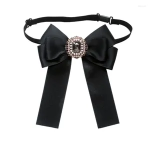 Bow Ties Ribbon Vintage Bowknot Broche broche Crystal Rimestones Boîtier Bowtie pour femmes chemise Jabot Collier