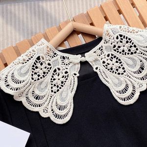 Bow Ties Vintage Women Fake Collar Châle enveloppant Hollow Out Floral Lace Shirt Colliers détachables