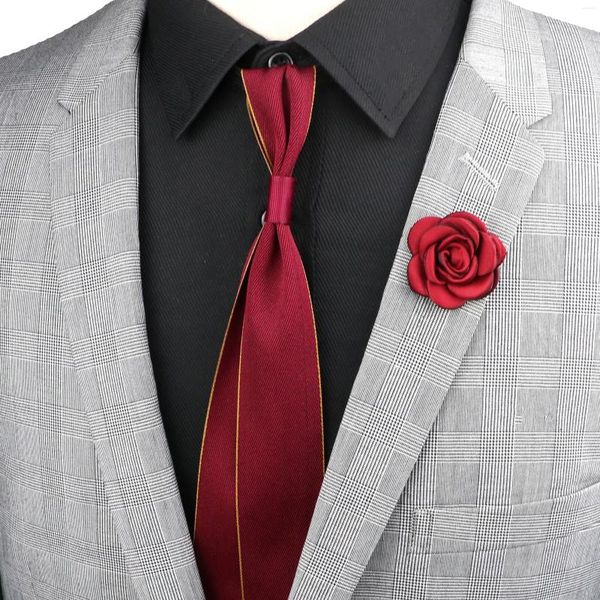 Pajaritas Vino Cuello rojo Broche floral Conjunto para hombres Color sólido Boda Corbata estrecha Flaco Traje de esmoquin Camisa Accesorio de regalo