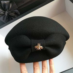 Bowknot Beret Automne Hiver Laine De Mode Chapeau Haut Dames Chaud Chapeau Marque Designer Métal Abeille Noir Cap Pour Les Femmes 2021 Cadeaux L230523