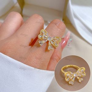 Bowknot Pearl Open Ring Girl Girl Designer Rings for Women Elegant Ajustement Ajustement Rague en diamant All Match Finger Brass Ring Fashion Classic Wedding Gift