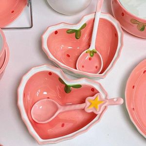 Kommen 1 dk aardbei liefde bowl lepel schattig meisje ster keramische dessert set huishouden combinatie onderglazuur kleur slaapzaal